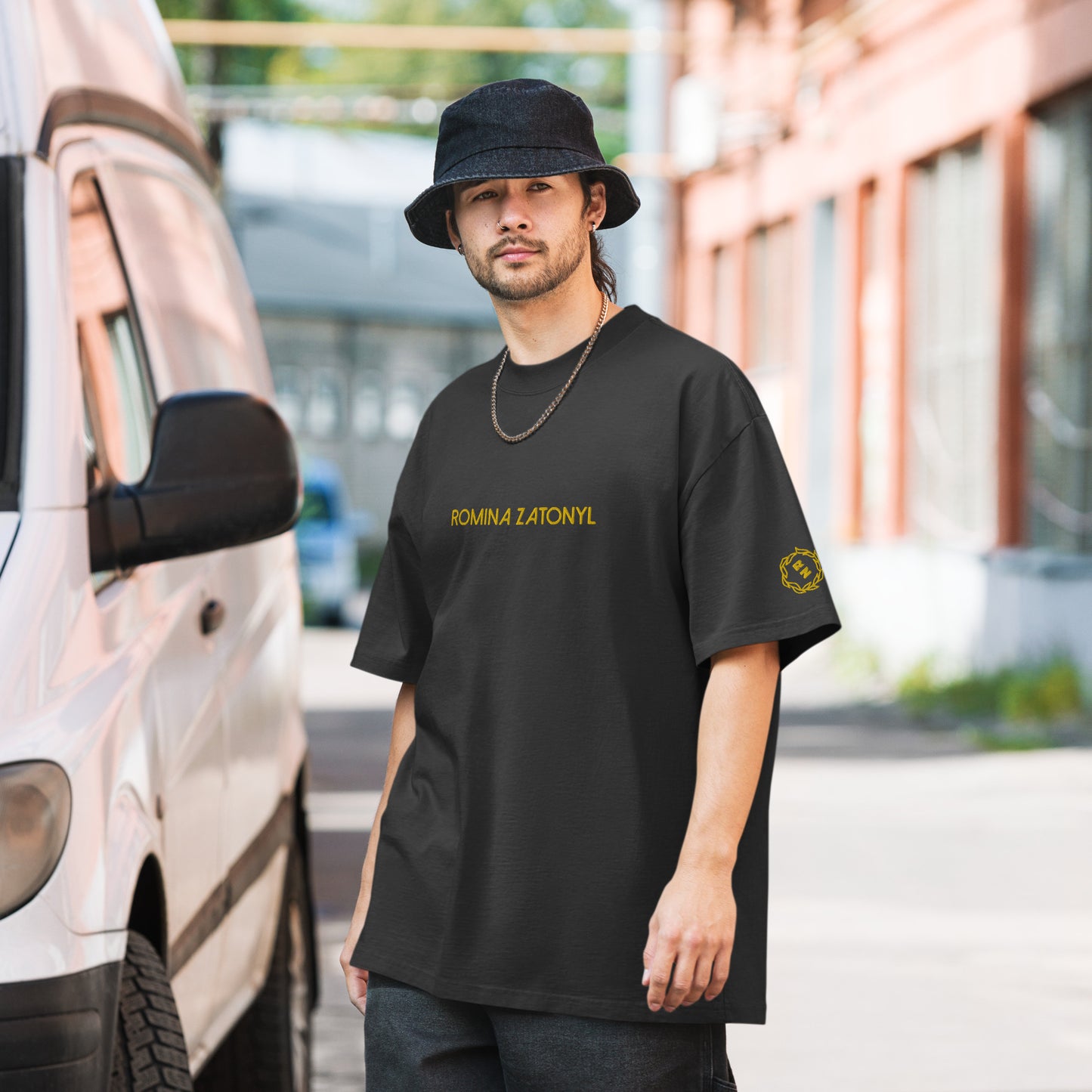 Camiseta bordada RZ, unisex